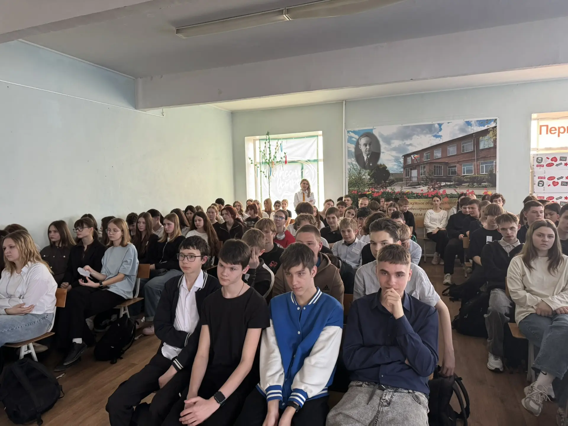 «МОЛОДЁЖЬ ВПРАВЕ» – второй блок «Профилактика» Советник директора Шувалова Е.А. проводит второй блок