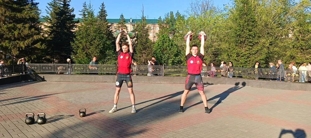 Завершила праздник Спортивная школа "Свобода" города Орска. Спортсмены отделений "Рукоп...