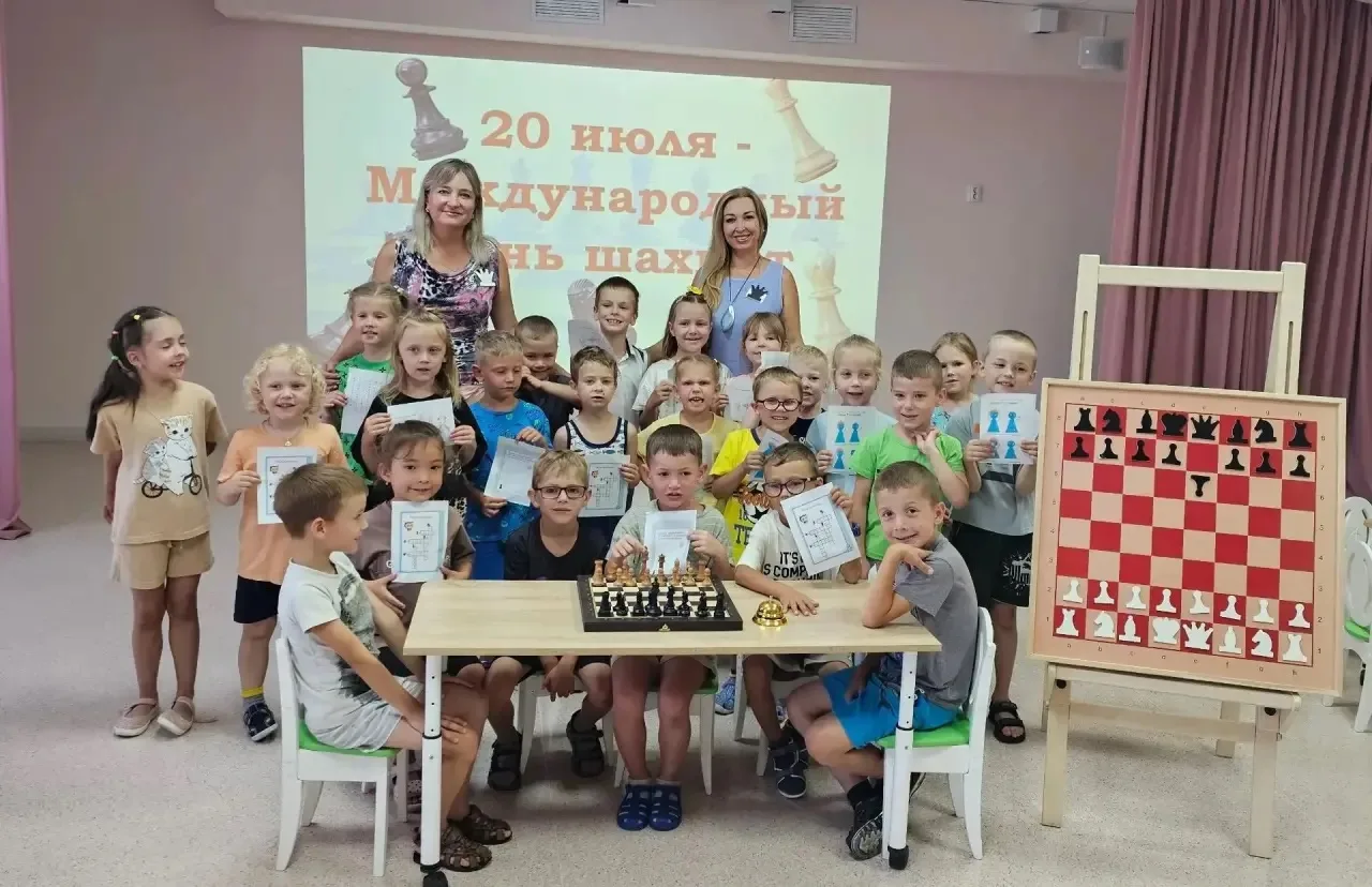 ♟️ Путешествие в страну шахмат

Сегодня, 20 июля, в нашем детском саду прошёл увлекательный тематиче