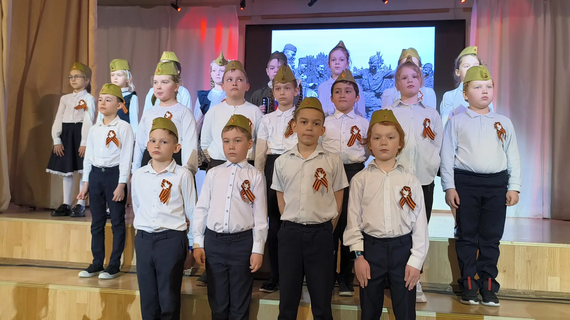 Сегодня, 7 мая, в актовом зале начальной школы на Обводном прошел музыкально-тематический концерт «П