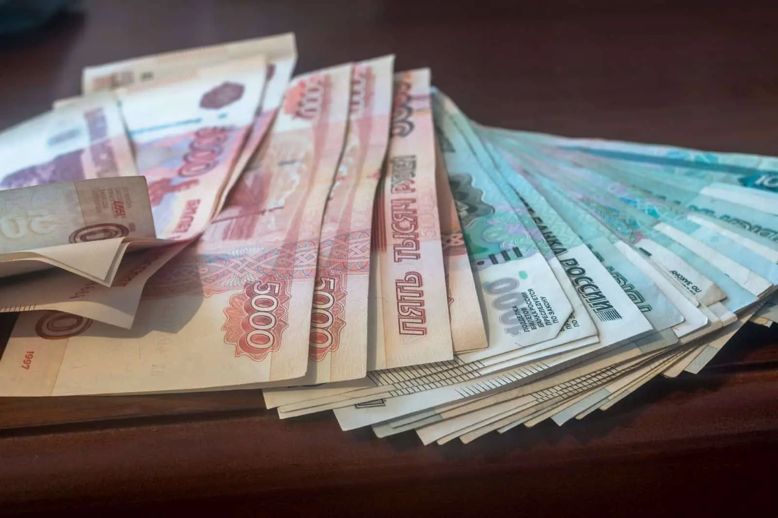 Банки могут запросить подтверждение происхождения денег на вкладах россиян. 

На фоне высоких ставок