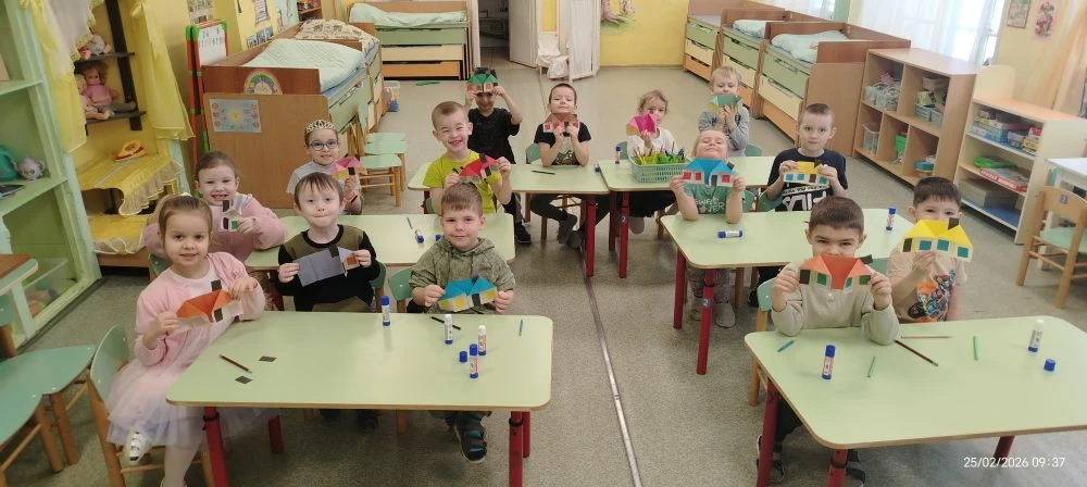 Сегодня в группе "Звёздочки" случилось маленькое чудо: мы путешествовали по миру домов!