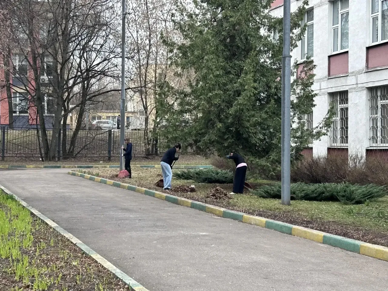 Школа — наш второй дом 🌿  С 1 по 28 апреля в Москве проходит традиционный месячник по благоустройств