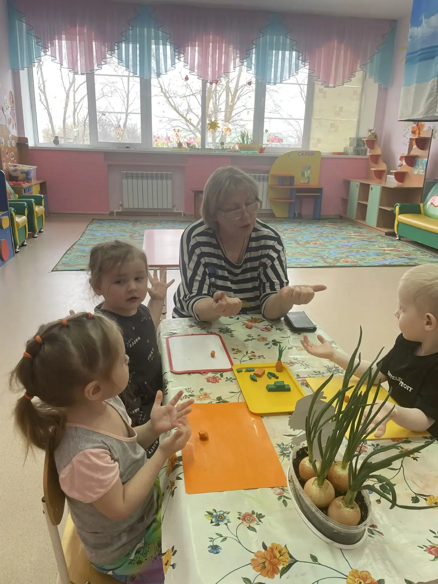 Лепка "Лучок" в младшей группе.