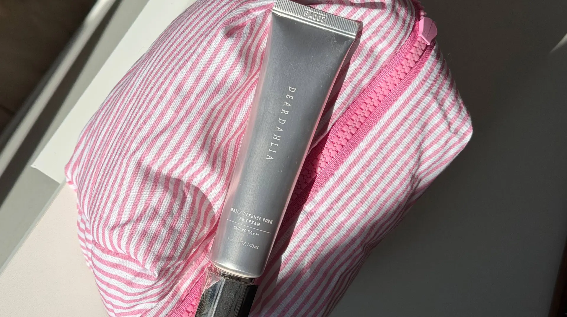 Опробовала я новый солнцезащитный ВВ от Dear Dahlia с spf40 🎀