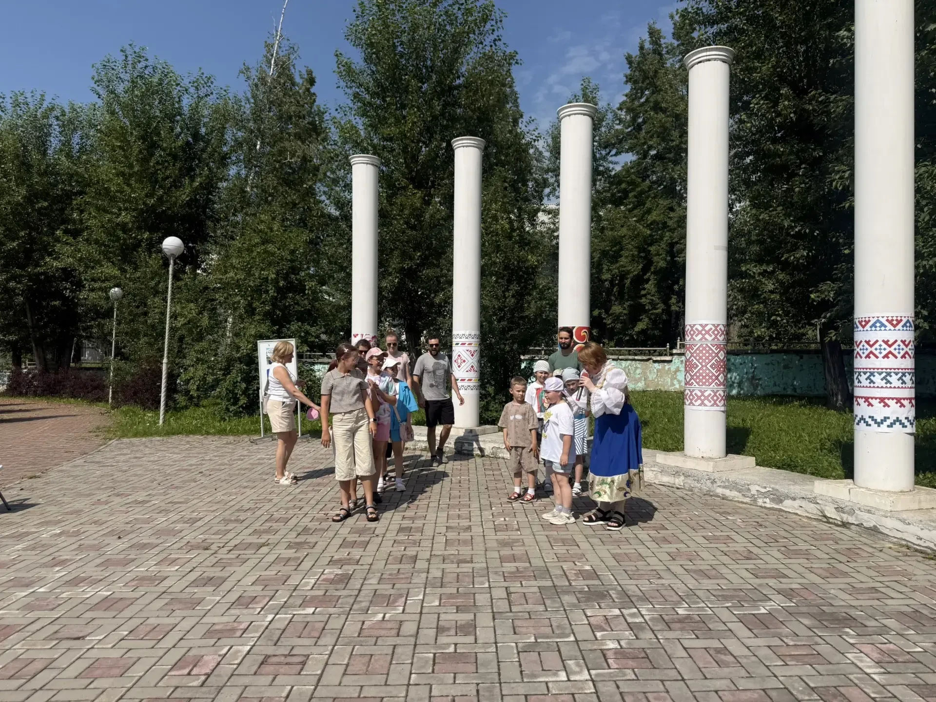 25 июля на площадке книжного фестиваля «Вне полки» в Парке влюблённых сотрудники Городского Дворца к