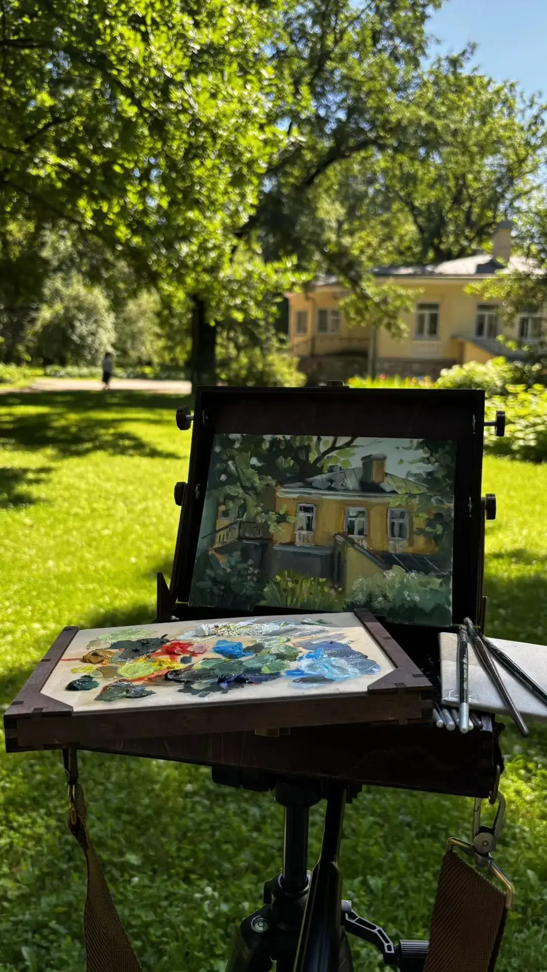 Когда мгновение становится искусством!🖌️

Талантливая художница буквально на глазах у прохожих нари
