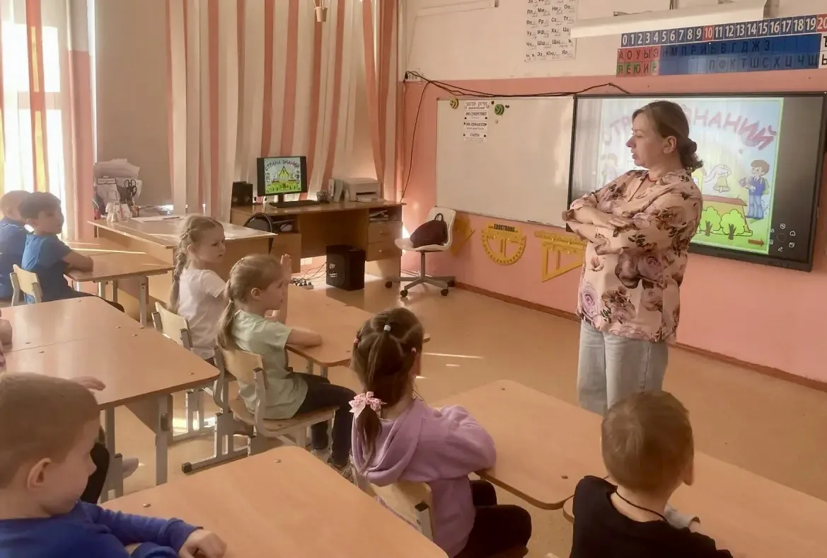 🏫Во время весенних каникул наша школа не пустовала — её коридоры наполнились звонким смехом и любопы