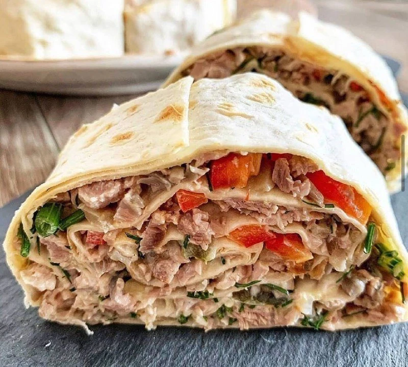 Белковый рулет из лаваша с индейкой и грибами.
