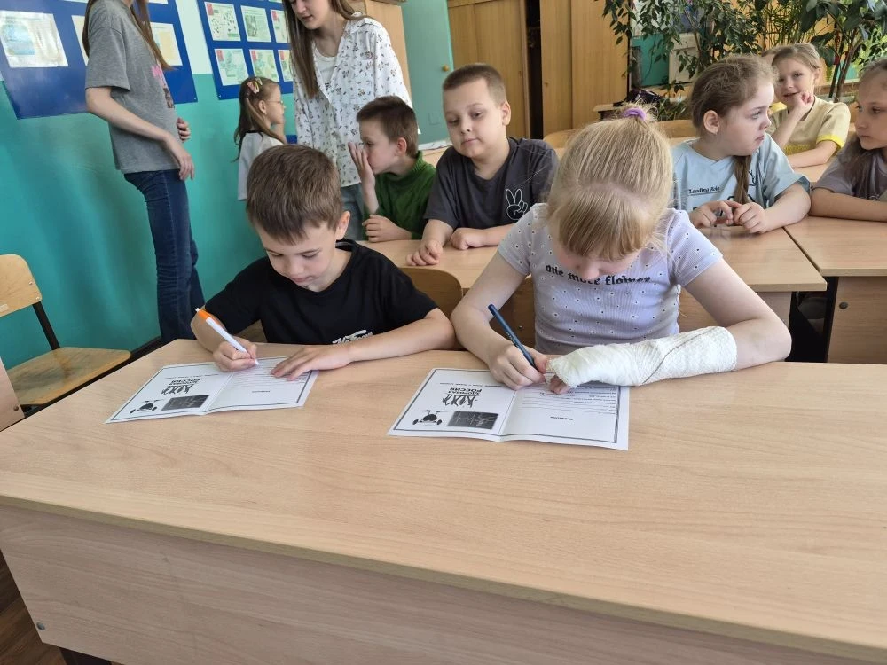 🎉 Школа здоровья в пришкольном лагере: старшеклассники научили ребят заботиться о себе...