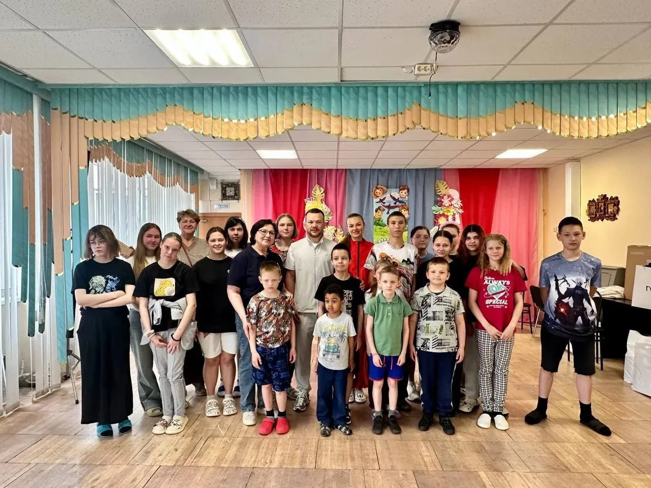 В День защиты детей состоялась особенная встреча: чемпион UFC Пётр Ян приехал в центр п...