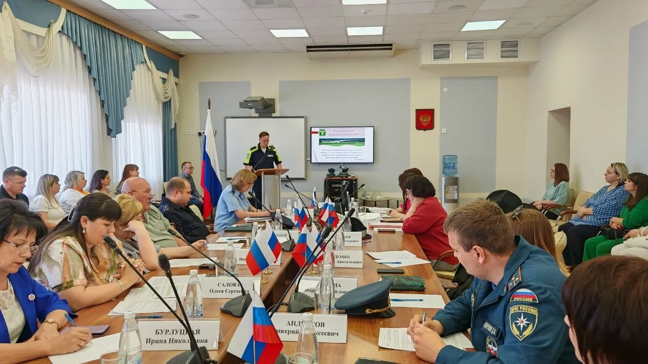 👪 В Бутурлиновском районе обсудили роль родителей в профилактике деструктивного поведения детей   ✅ 
