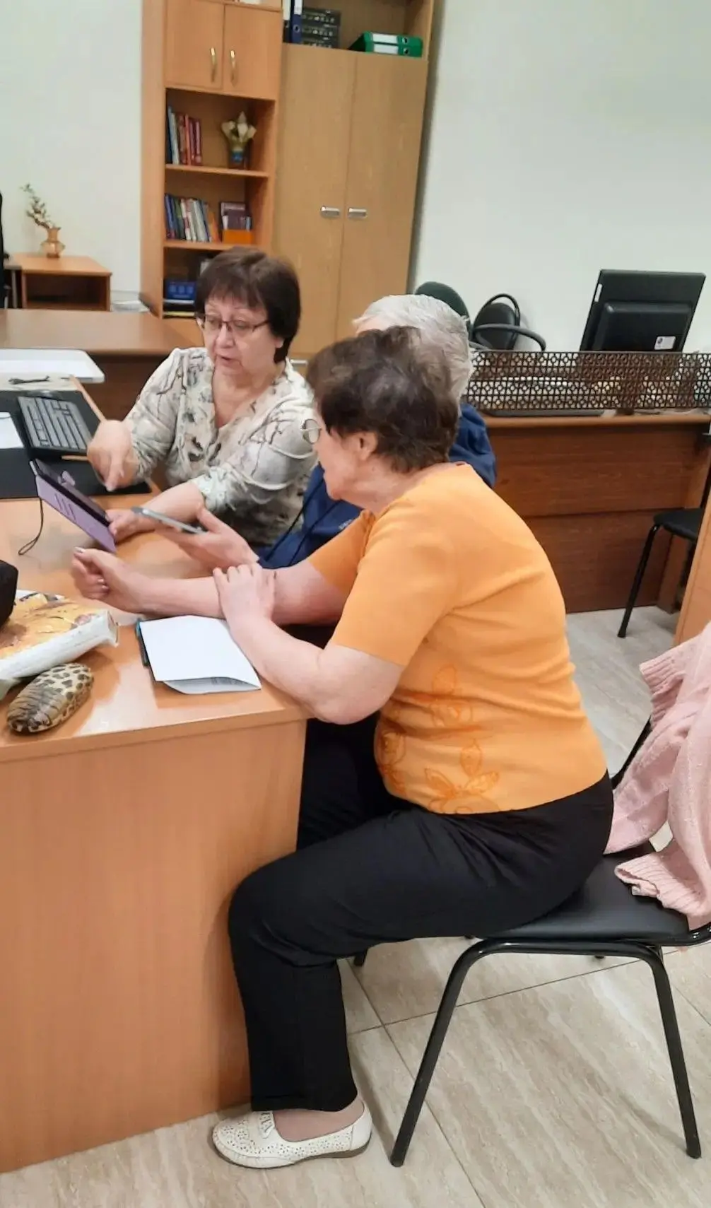 В рамках программы "Активное долголетие" на регулярной основе в Центральной городской б...