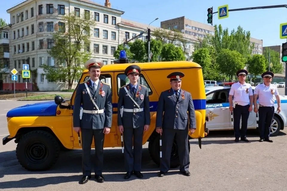 9️⃣ Праздничный мемориал в Луганске  В День Победы сотрудники Госавтоинспекции и Культурного центра 