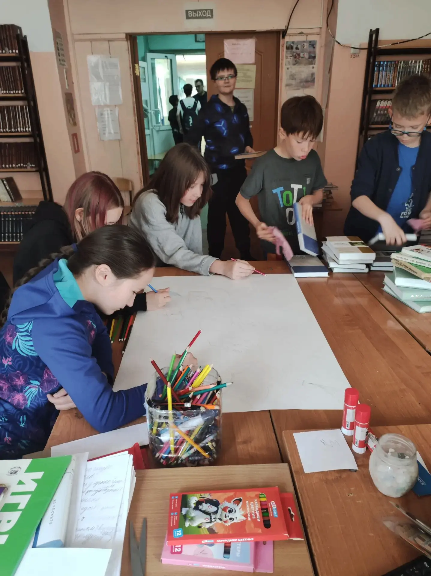 «Книжкины друзья» читают, думают и рисуют! 📖🤣🎨

15 июня в отряде «Книжкины друзья» прошло меропри