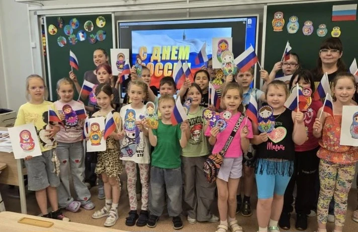🇷🇺 «Моя Родина — Россия!»: Праздник в нашем пришкольном лагере! 🇷🇺

Наши ребята совершили увлека