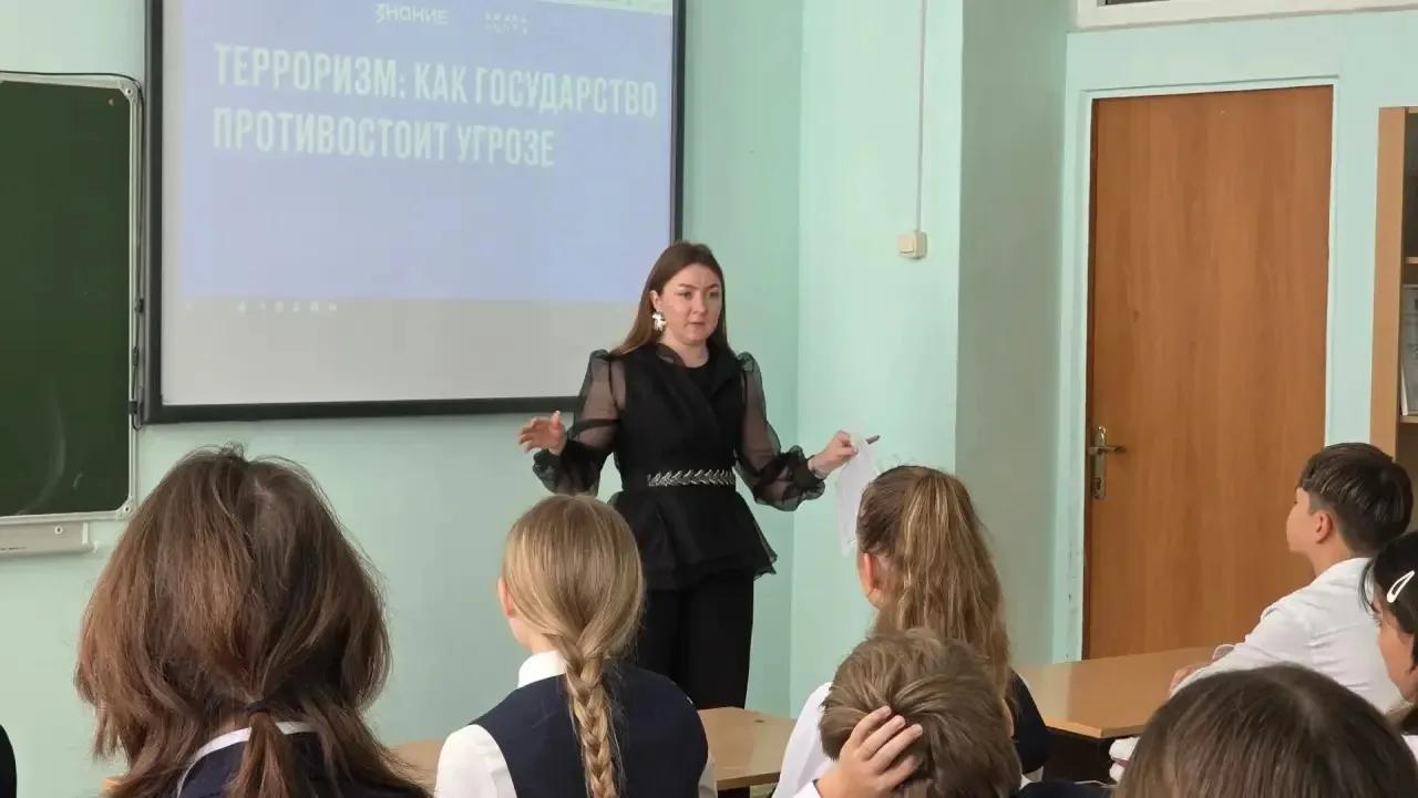 🕯️ День солидарности в борьбе с терроризмом: в гимназии прошли классные часы 🕯️