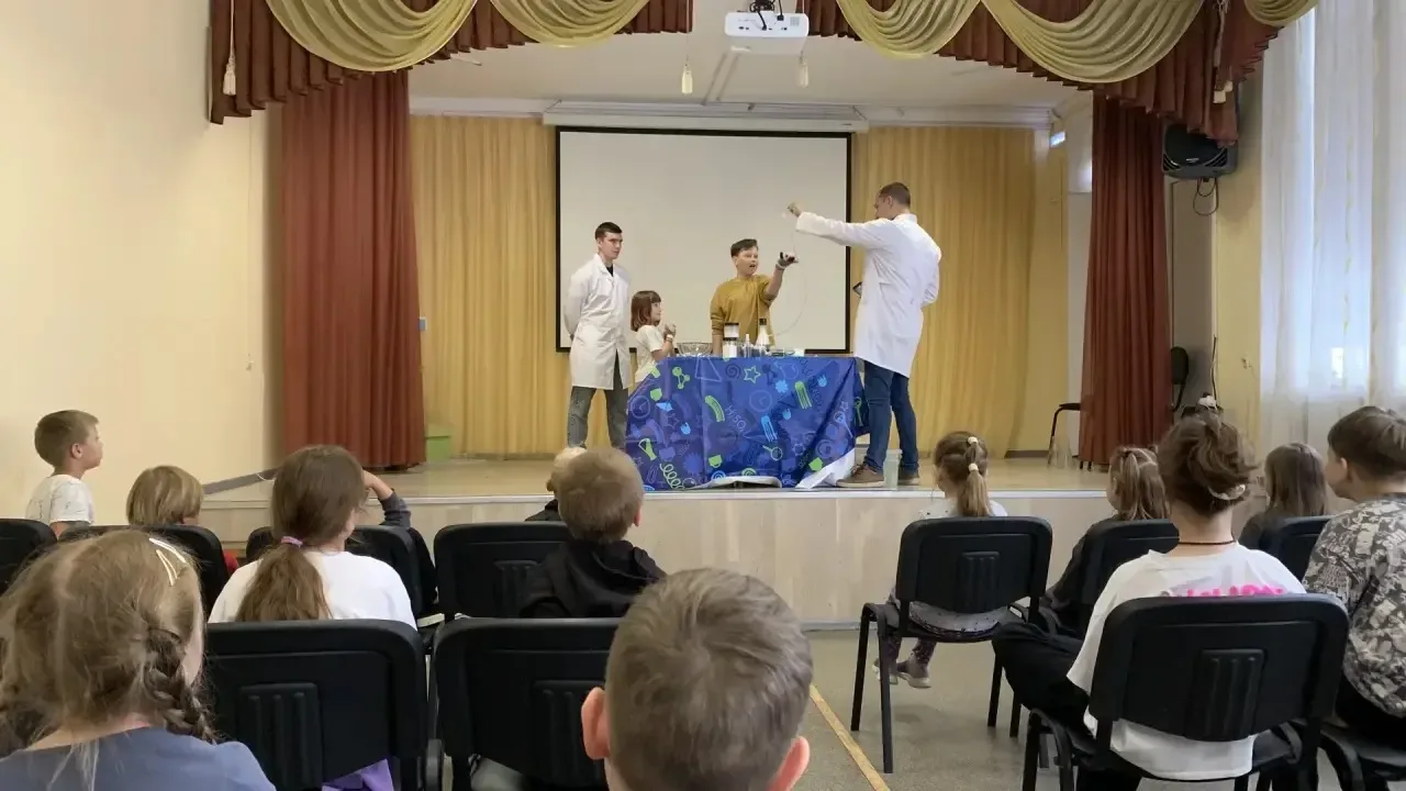Ледяное волшебство в нашем центре! ❄️🔬

18 июня наши юные воспитанники окунулись в мир научных откр