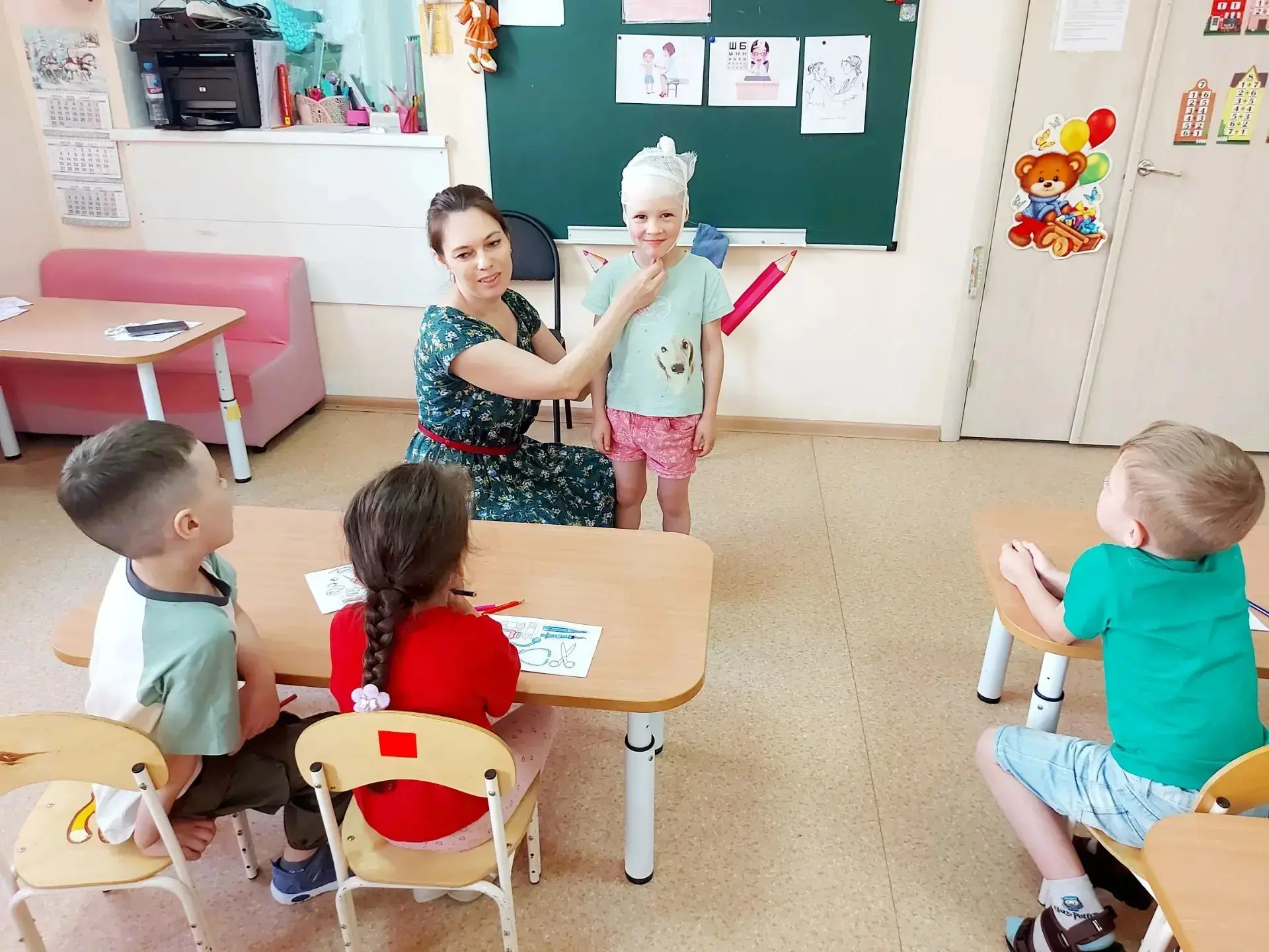 🥼В группе " Дельфинчики" в преддверии Дня медицинского работника прошло тематическое занятие, посвя