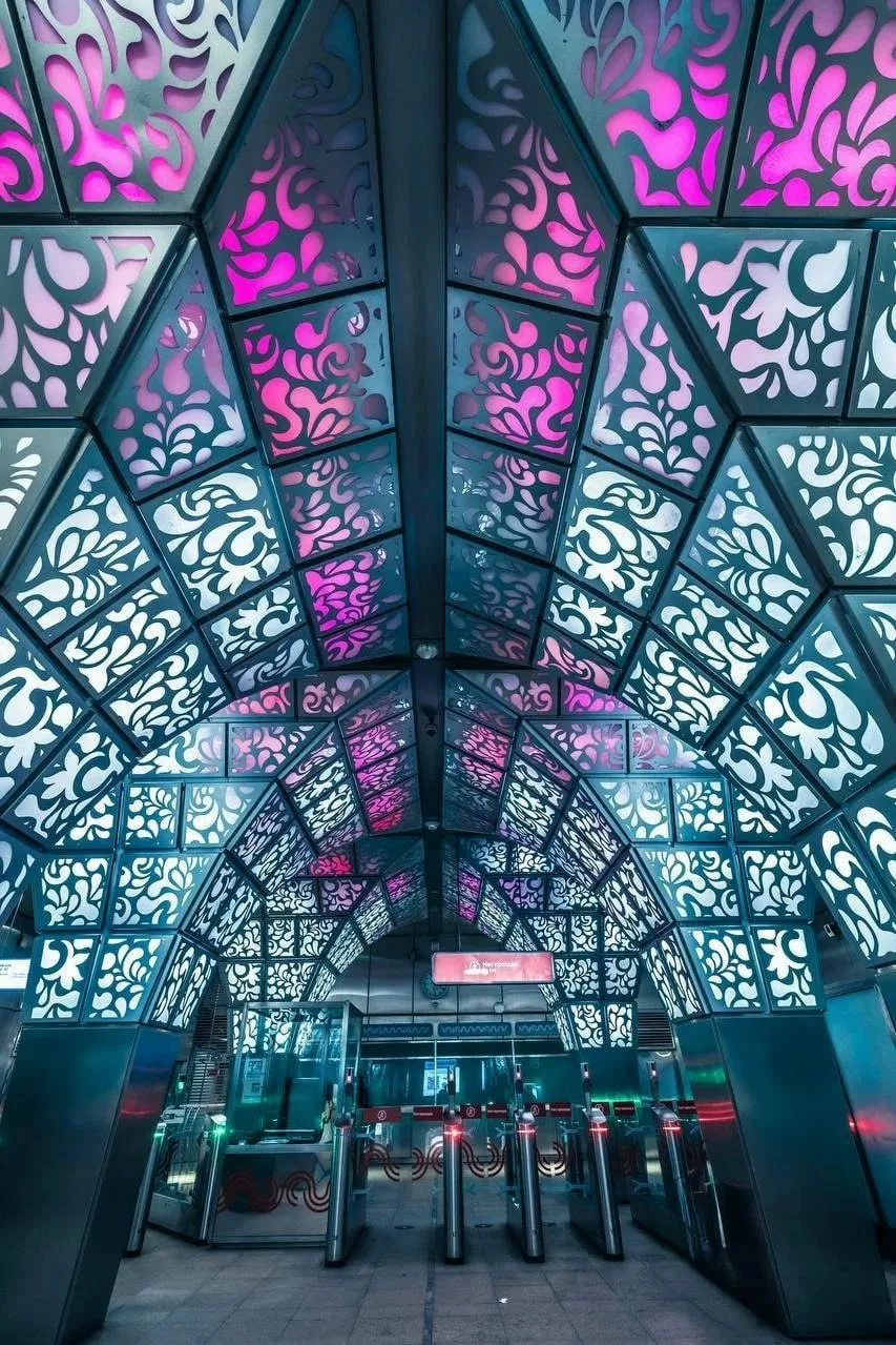 Невероятно атмосферные витражи на "Новопеределкино" 😍

🏙 Вступай в Москву 125 |  | Подписывайтесь 