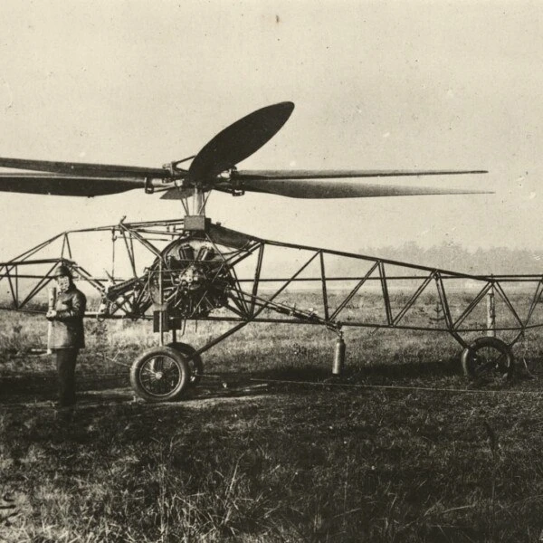 28 июля 1933 года советский авиационный конструктор А.М.Черемухин выполнил первый полёт на вертолёте