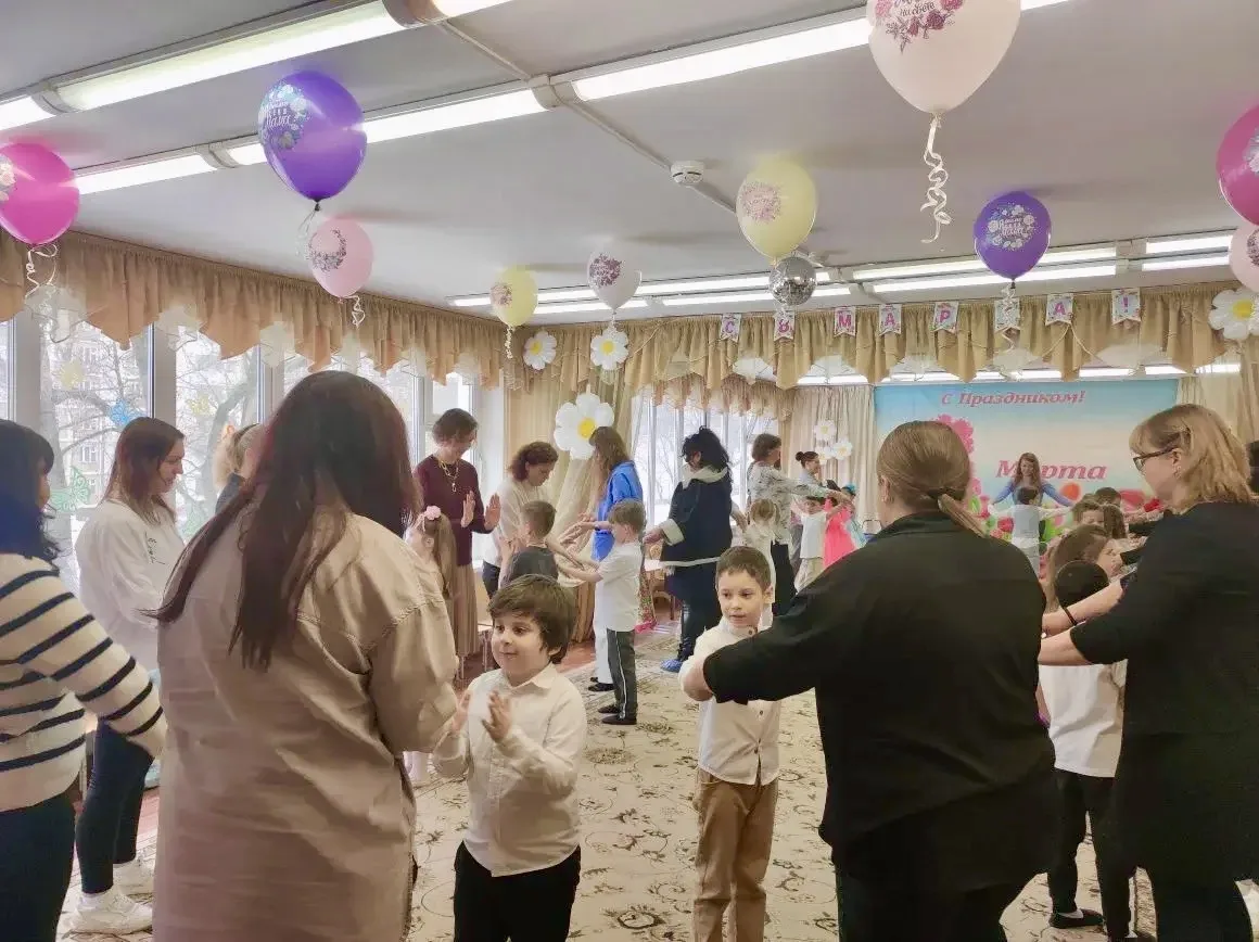 🌷 Весенние поздравления для самых любимых.  В преддверии Международного женского дня в наших детских