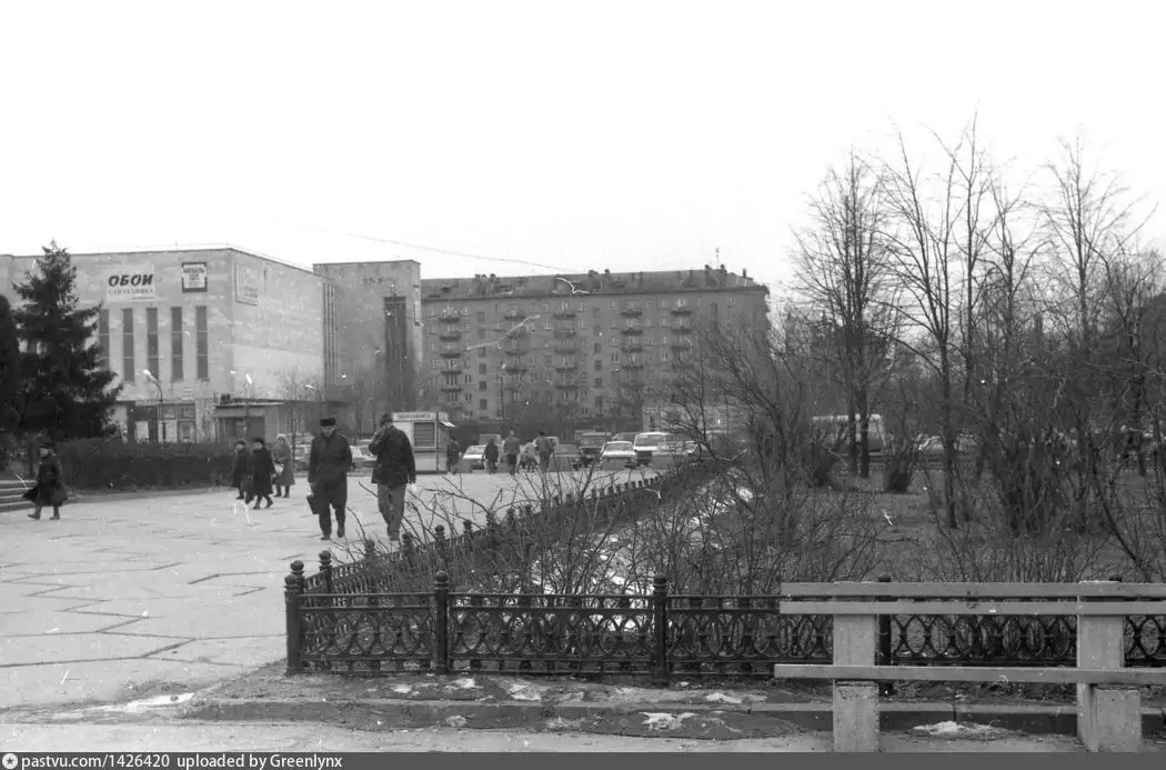 Ретро-подборка 📸

1. Кинотеатр «София» 1978

2. Строительство стадиона "Локомотив" 1965

3. Трамваи