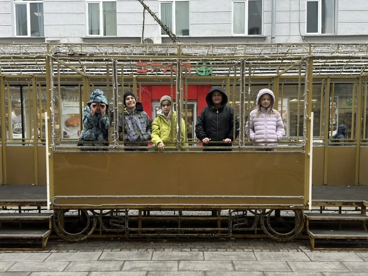 Школьники знают толк не только в учебе, но и в путешествиях! 🚂  📍 Ученики 4 «Б» класса вместе с роди