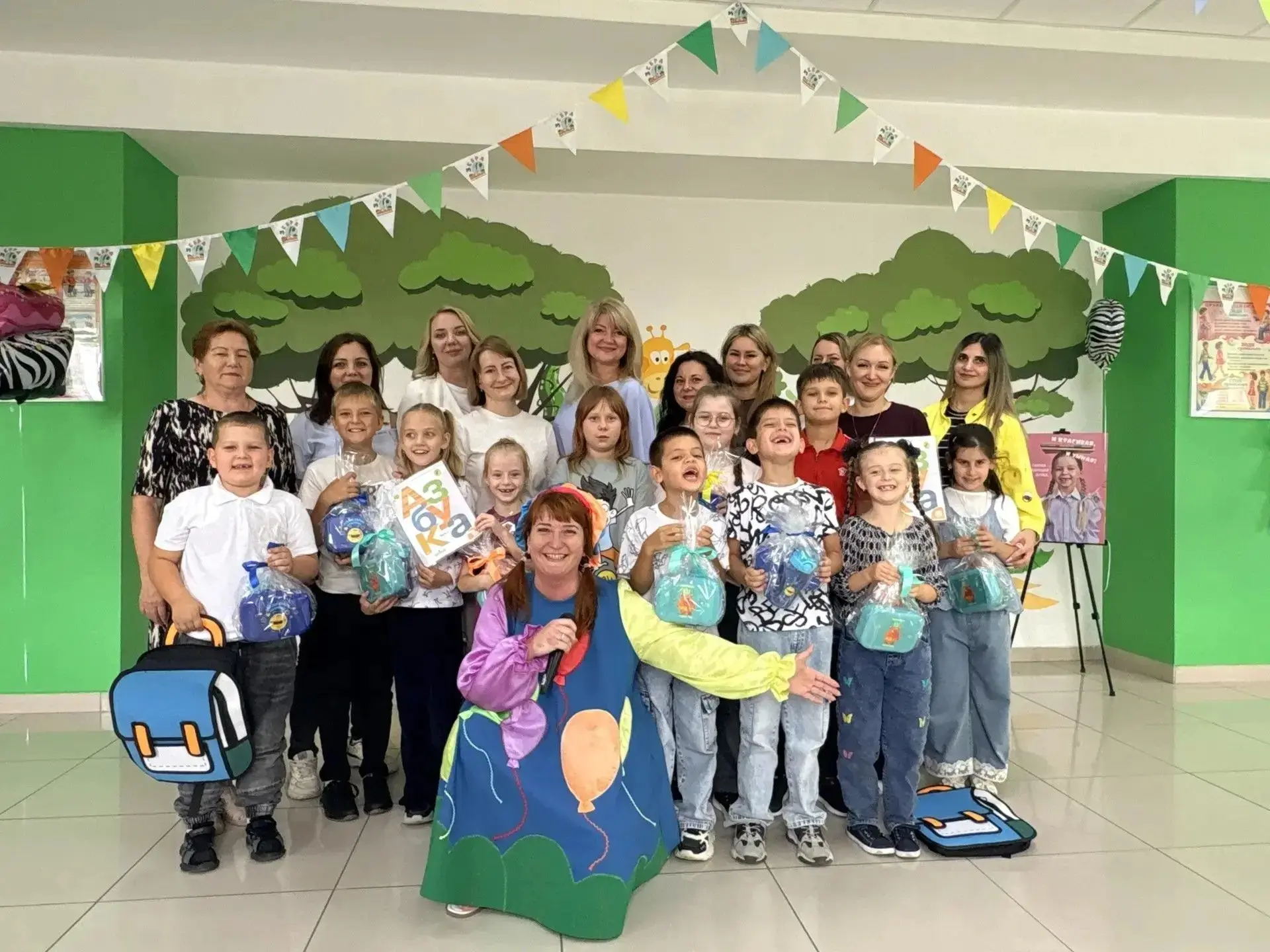🎉Здравствуй, школа! Яркий старт для наших первоклассников.🎉.              Наши первок...