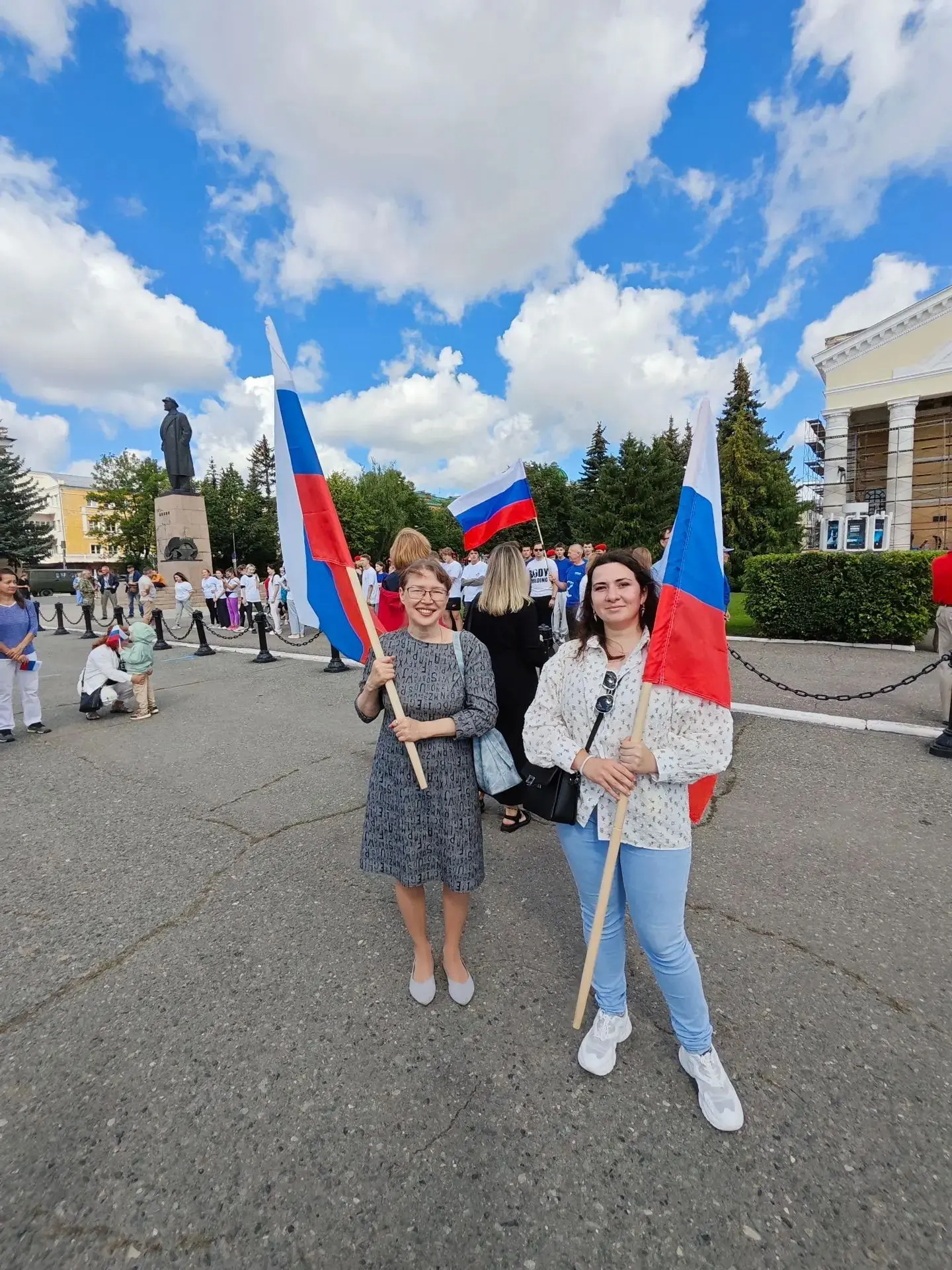 🇷🇺 День Государственного флага отмечается сегодня в России. В Йошкар-Оле прошли празд...