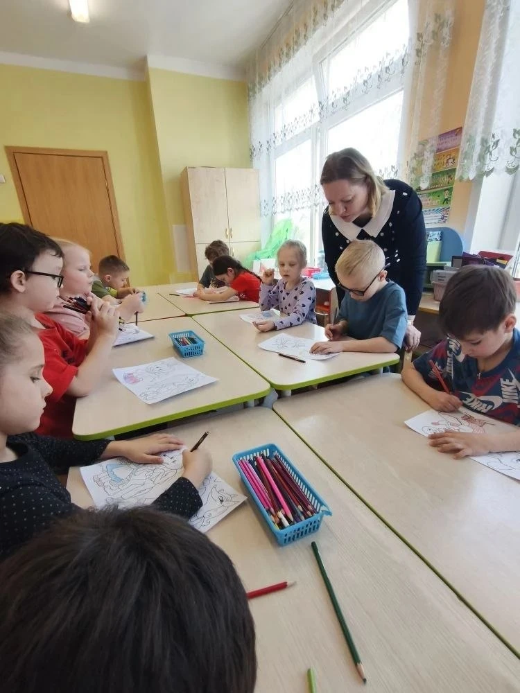 👩‍🏫 Учителя начальной школы — в гостях у дошколят!  Наши педагоги не забывают про своих будущих учен