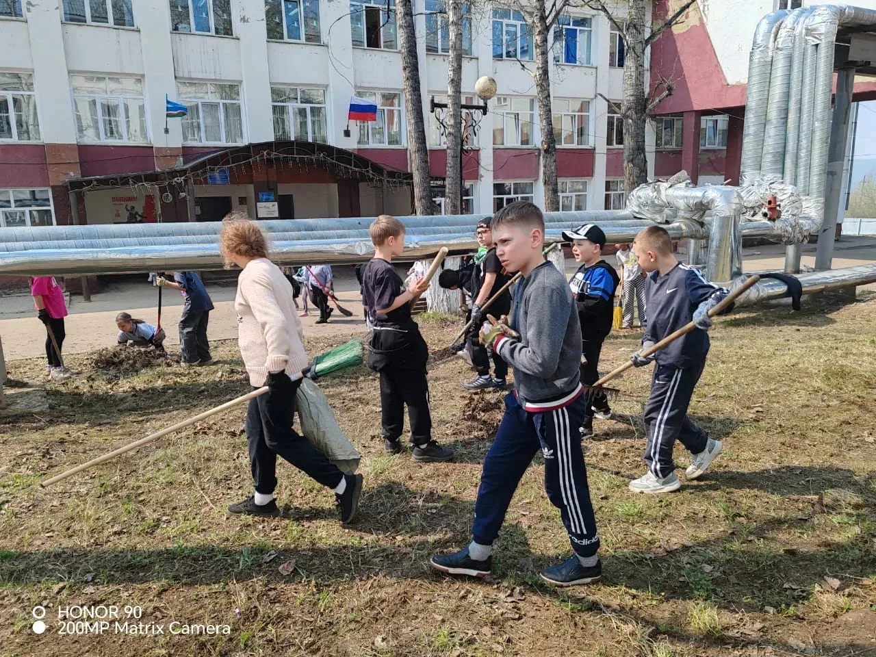 🌿22 мая прошла акция  «Чистый школьный двор» — день заботы о нашей школе!