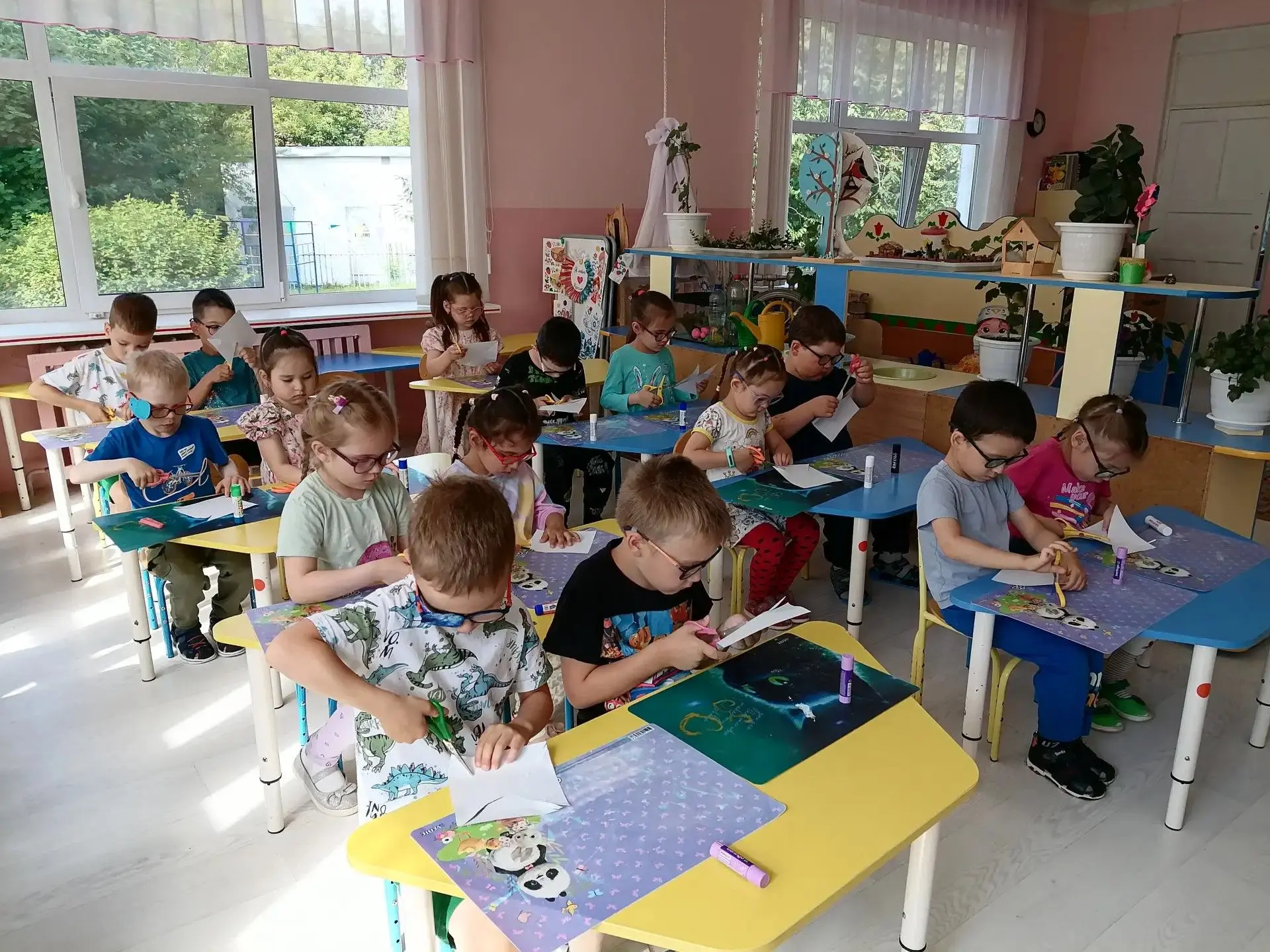 Сегодня в нашем детском саду было шумно и весело — и всё потому, что мы отмечали Всемирный день ветр