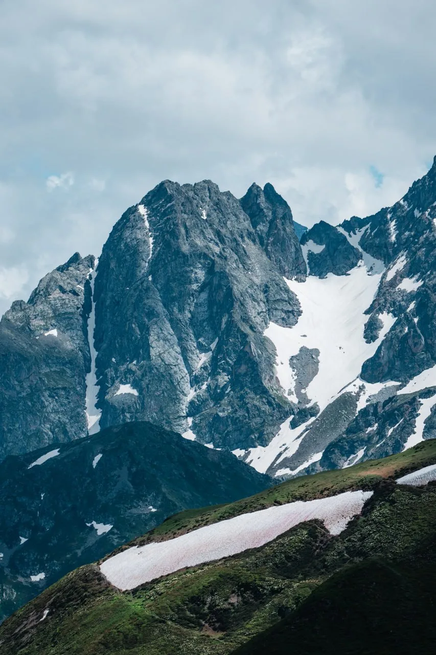 🏔️ Величественный Архыз

Архыз — это курорт, где ваше путешествие начинается сразу после выхода из 