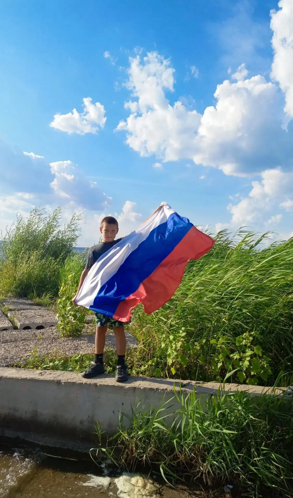 Всероссийский фотоконкурс «Белый, синий, красный — самый красивый» ко Дню Государственн...