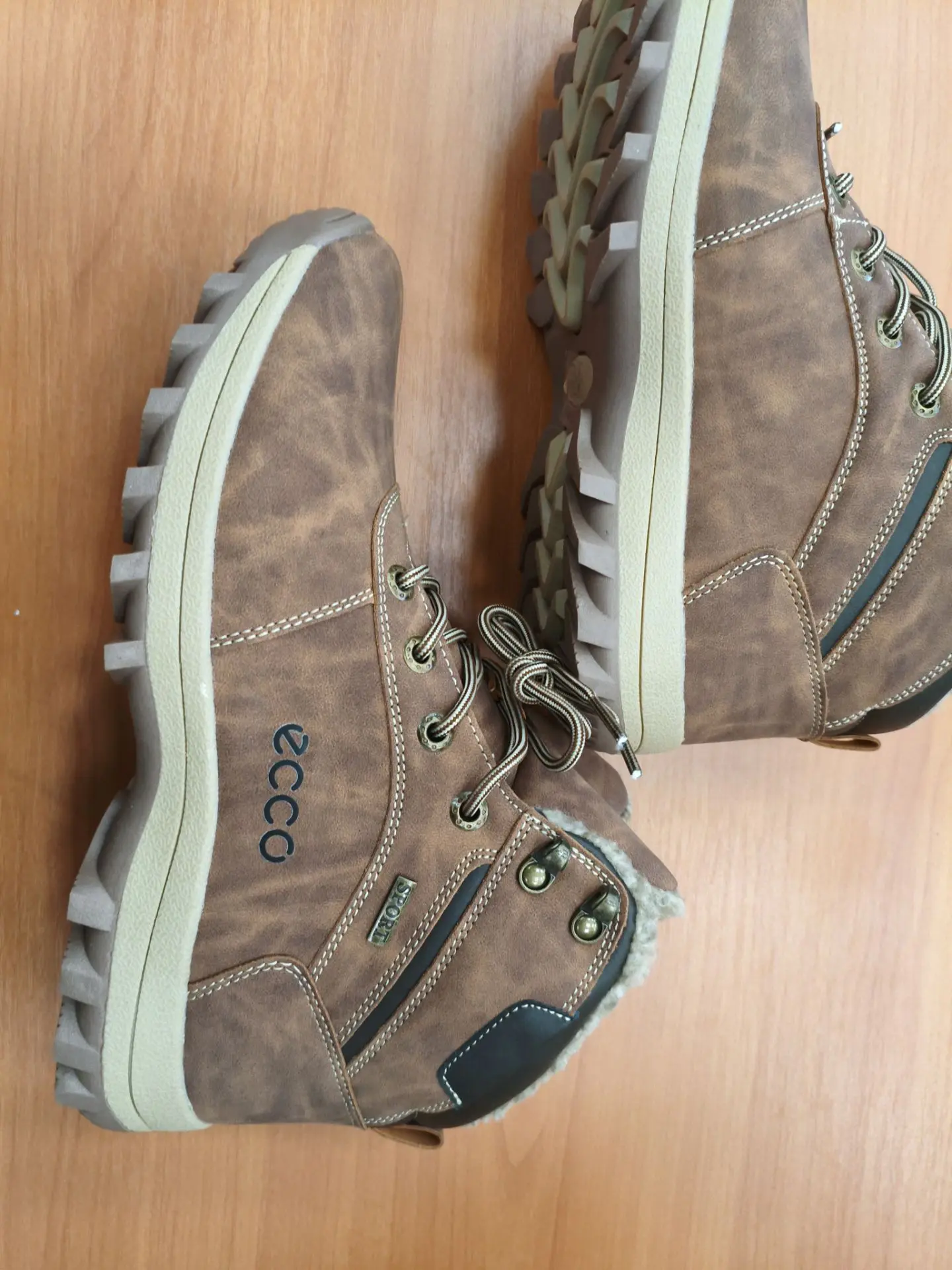 Кроссовки ECCO