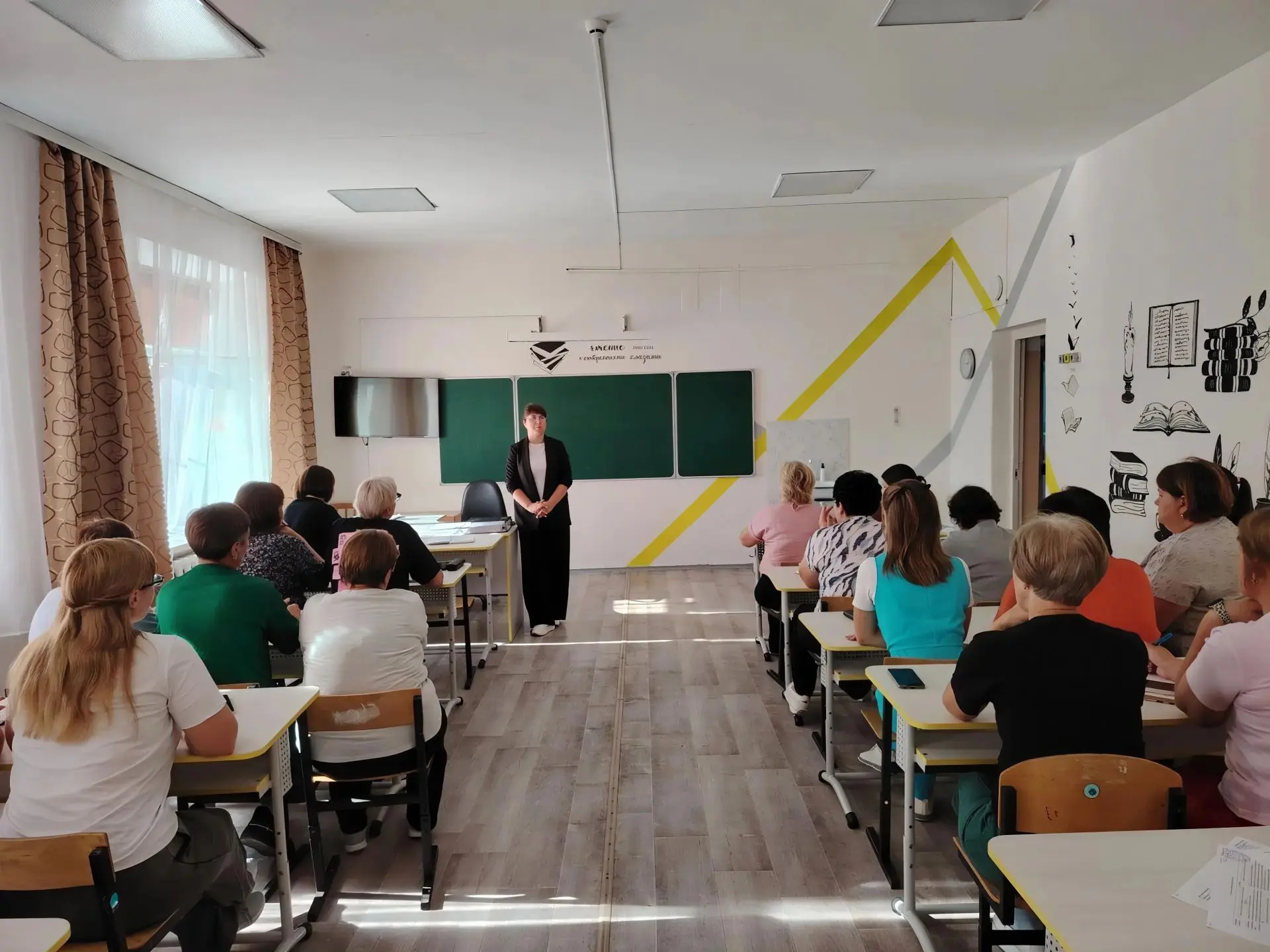🏷️ 19 августа в Николаевской СОШ прошло организационное рабочее совещание, посвященное...