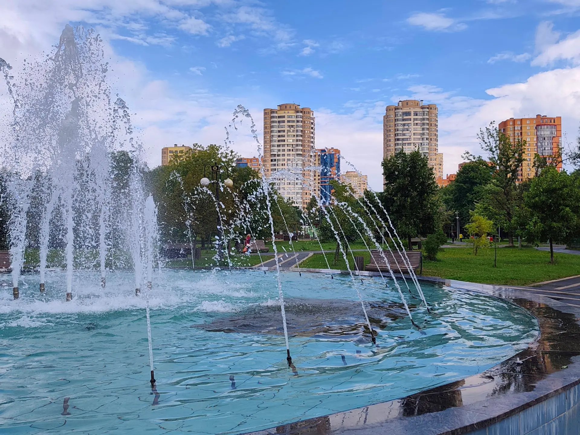 ⛲ В Реутове в Центральном парке по просьбе жителей провели чистку чаши фонтана

Горожане обратились 