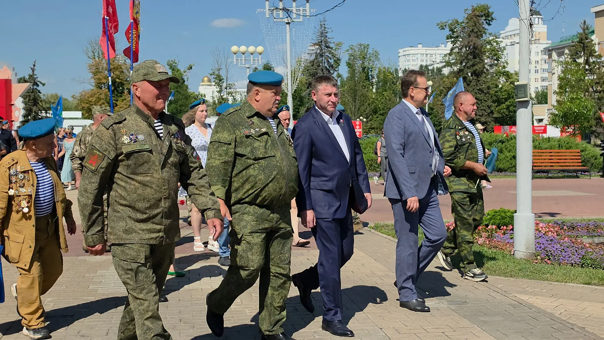 Принял участие в торжественных мероприятиях по случаю Дня Воздушно-десантных войск