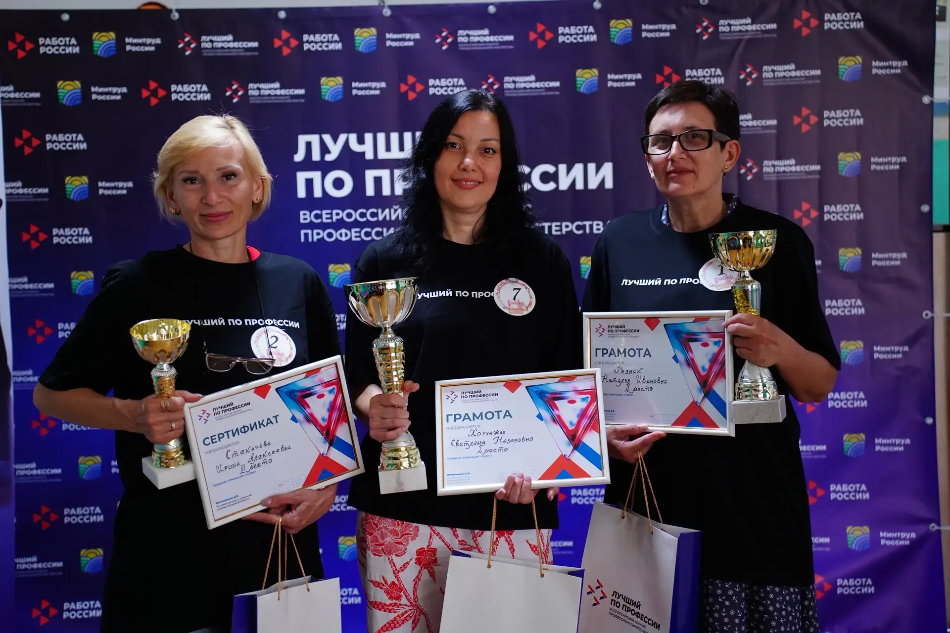Мы узнали имена лучших швей Запорожской области! 

Встречаем победителя и призёров регионального эта