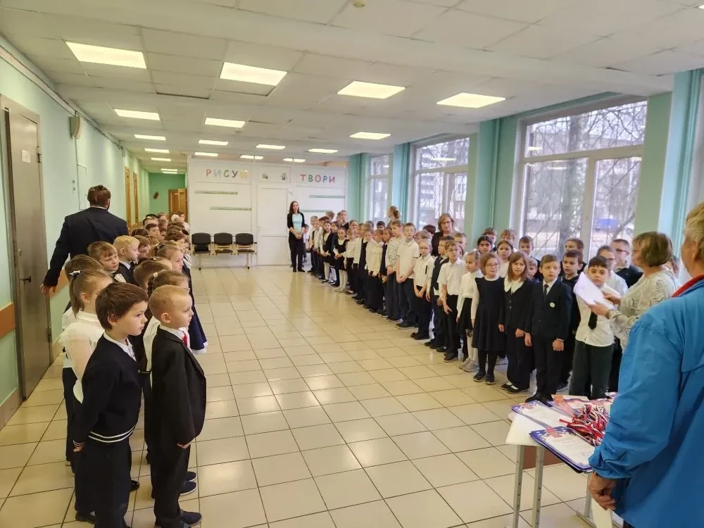 Сегодня в начальной школе прошла Торжественная линейка, посвященная окончанию третьей четверти 2025-