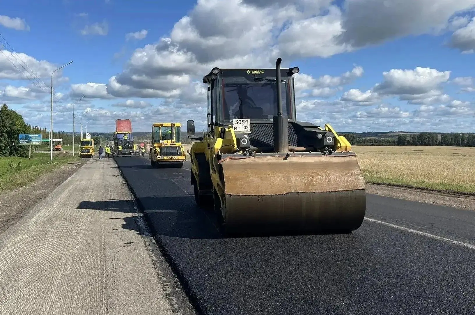 📍В Бирском районе Башкортостана завершают укладку выравнивающего слоя на дороге Уфа – ...