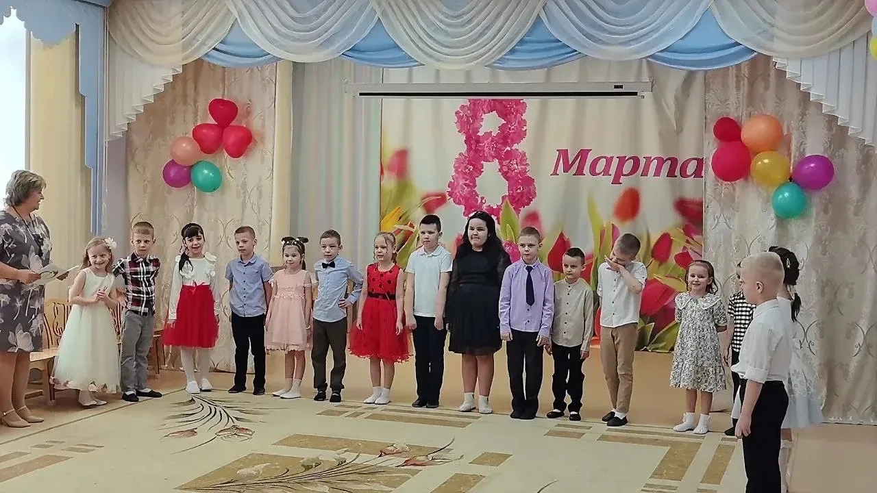 В весёлой, добродушной обстановке в ДО «Светлячок» прошел праздник, посвященный Международному женск