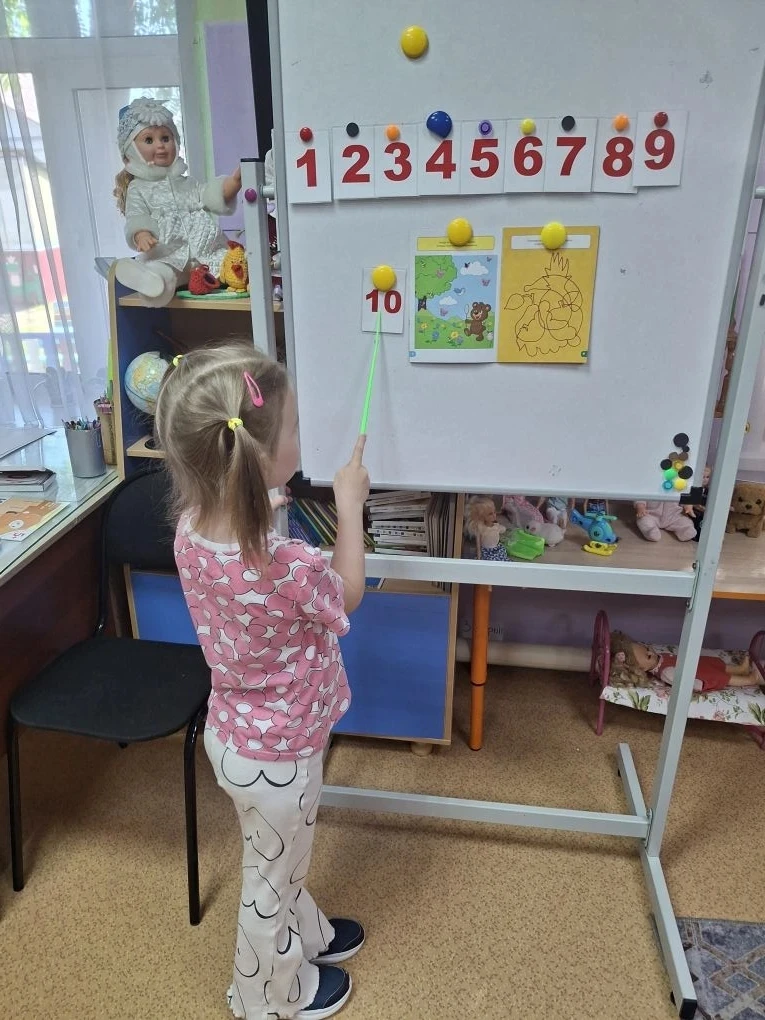Сегодня в старшей группе прошло занятие по математике. Ребята учились считать от 1 до 1...