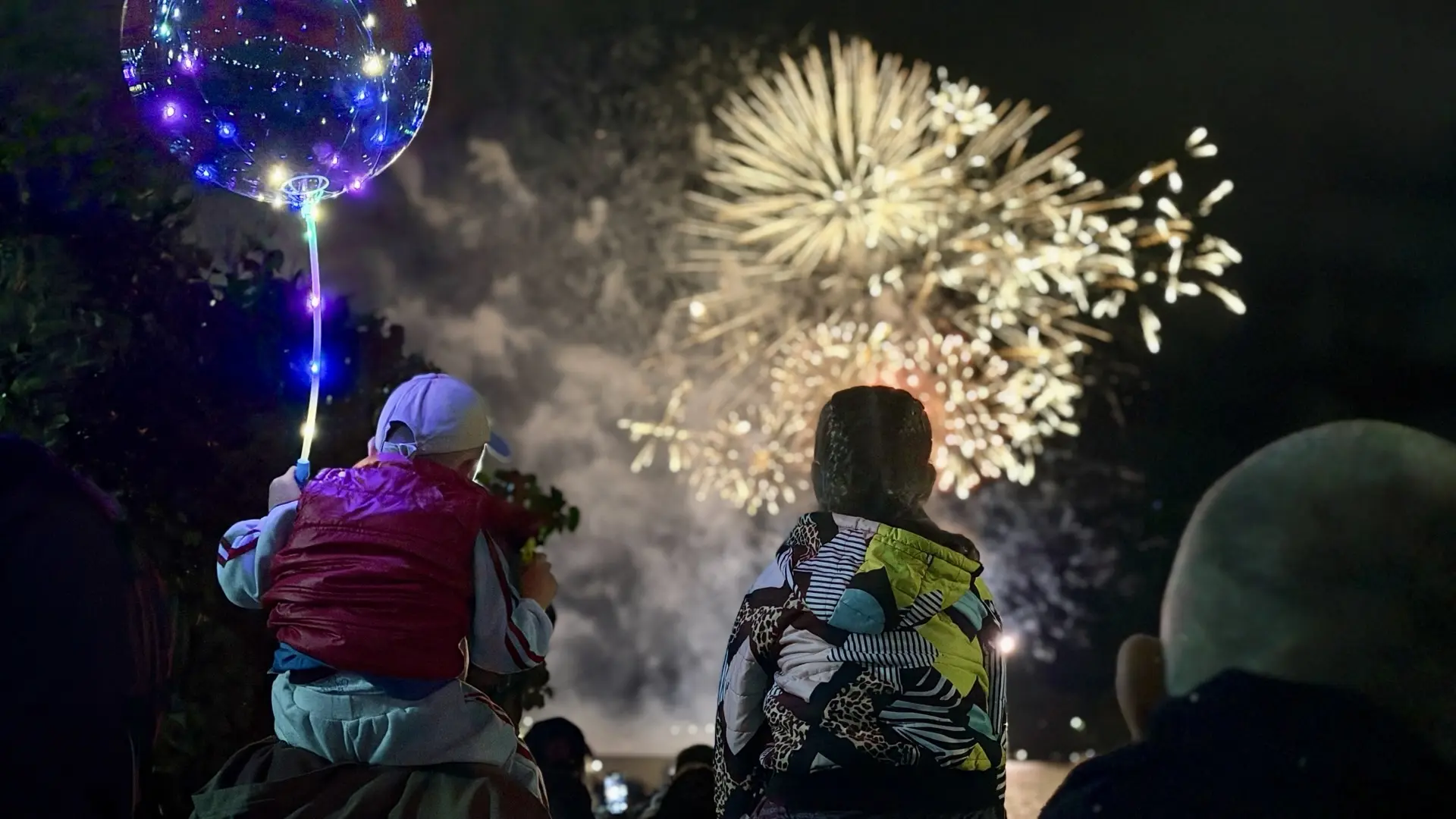 🎆 Танец огня под музыку над акваторией Волги. В Костроме состоялся 18-й фестиваль пиро...