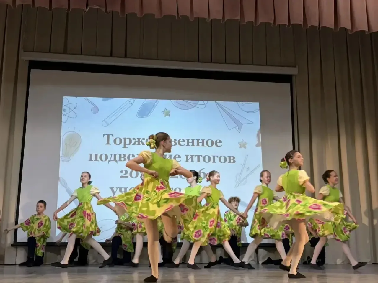 Главные итоги года: награды, улыбки и творчество!  В нашей школе прошли традиционные праздничные лин