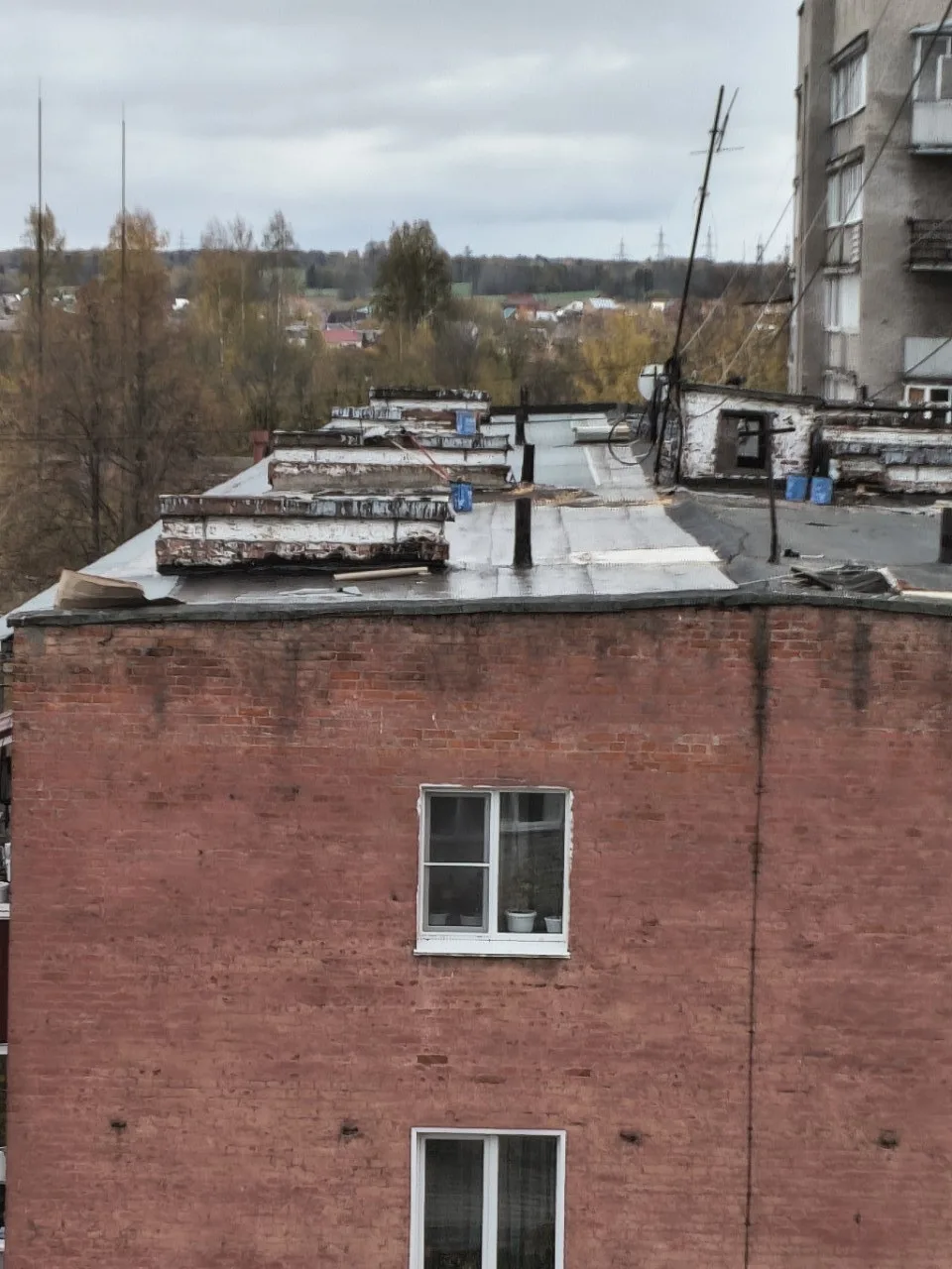 Ремонт крышы на пряженникова, малейший ветер, все летает