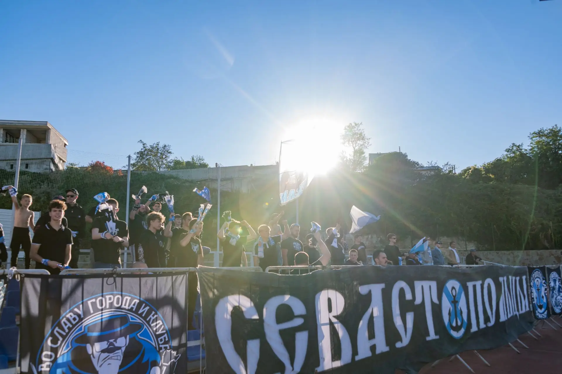 Фанаты "Севастополя" на домашнем матче против луганской "Зари".
