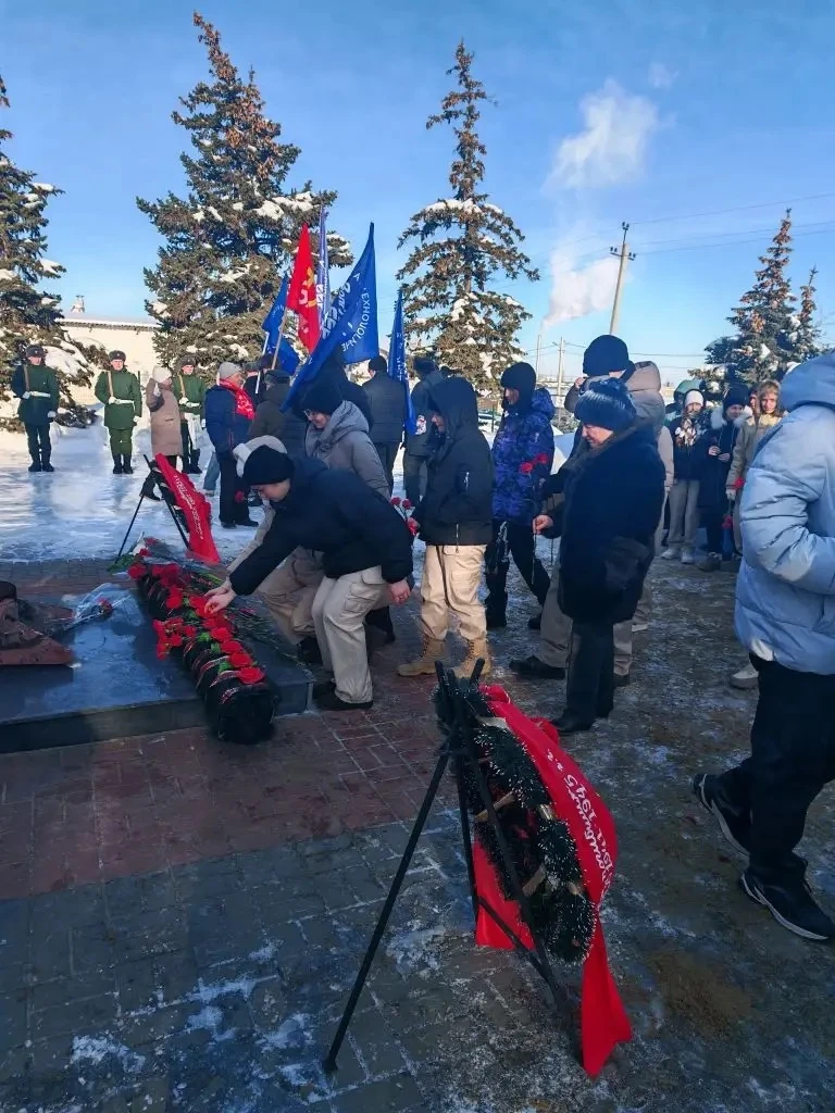 #СШ12_СталинградскаяБитва #СШ12_МыПатриоты #СШ12_ПомнимЧтимГордимся  🇷🇺Сегодня наши учащиеся  почтил