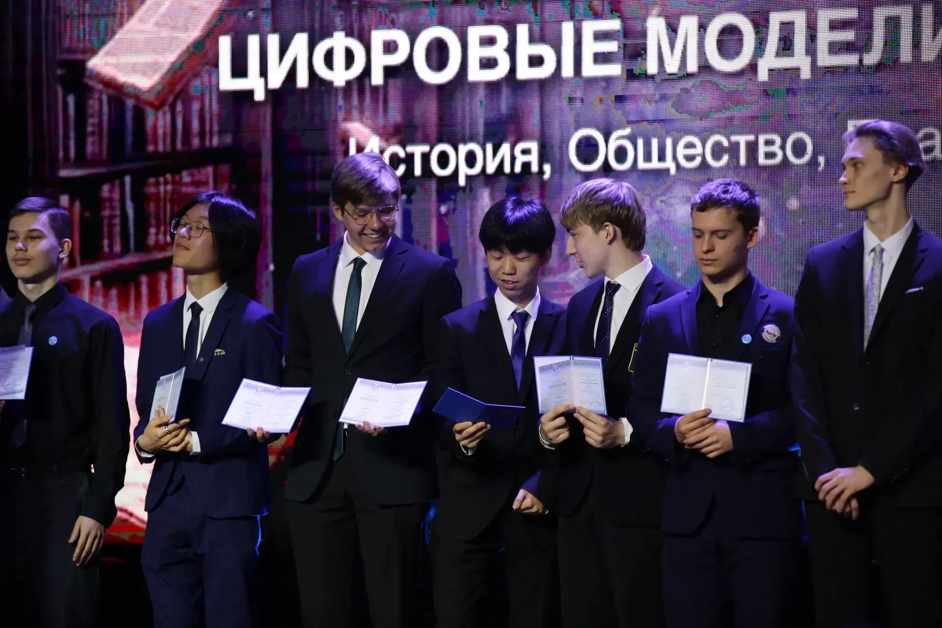Россыпью ярких звёзд завершился региональный этап Всероссийской олимпиады школьников ✨   Есть отличн